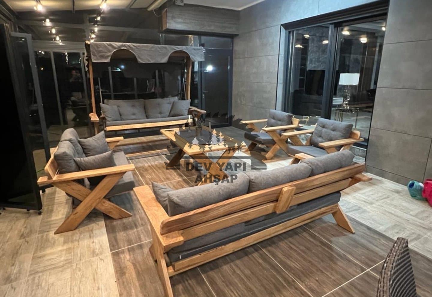 Doğal dokulu bahçe